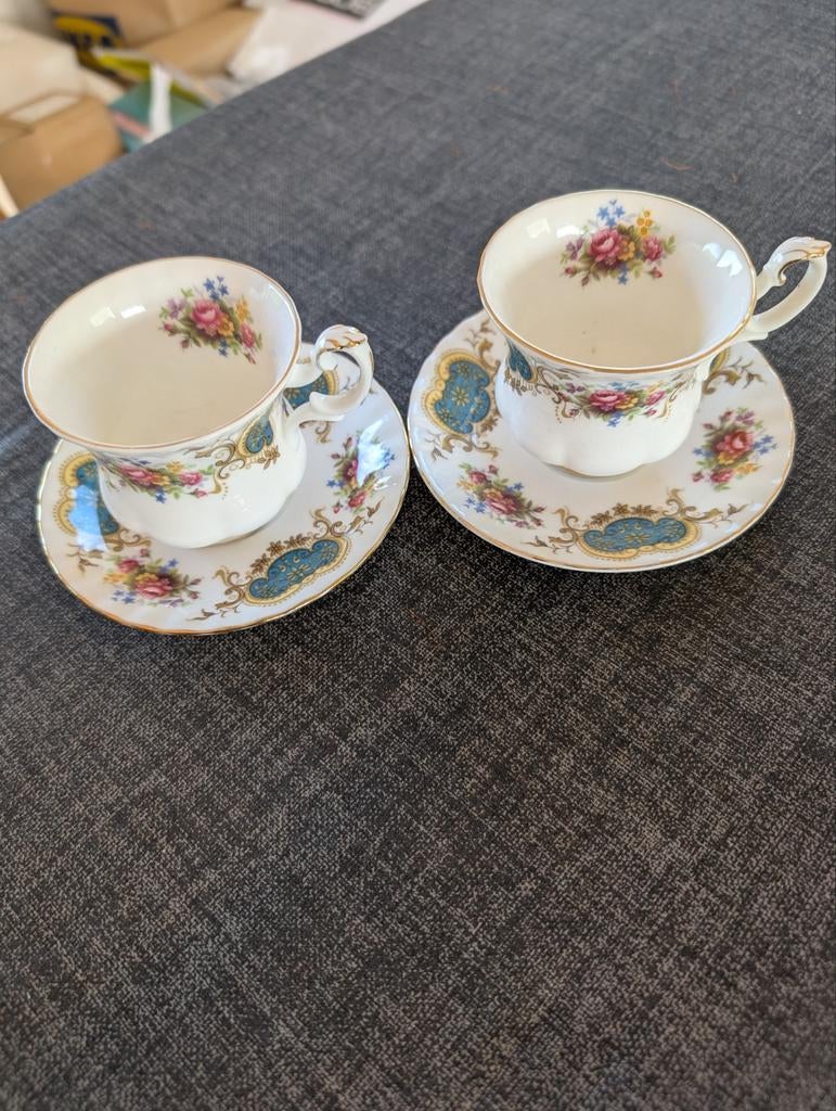 2 kop en schotels van Royal Albert (Berkeley), Ophalen of Verzenden, Zo goed als nieuw, Porselein, Kop en/of schotel