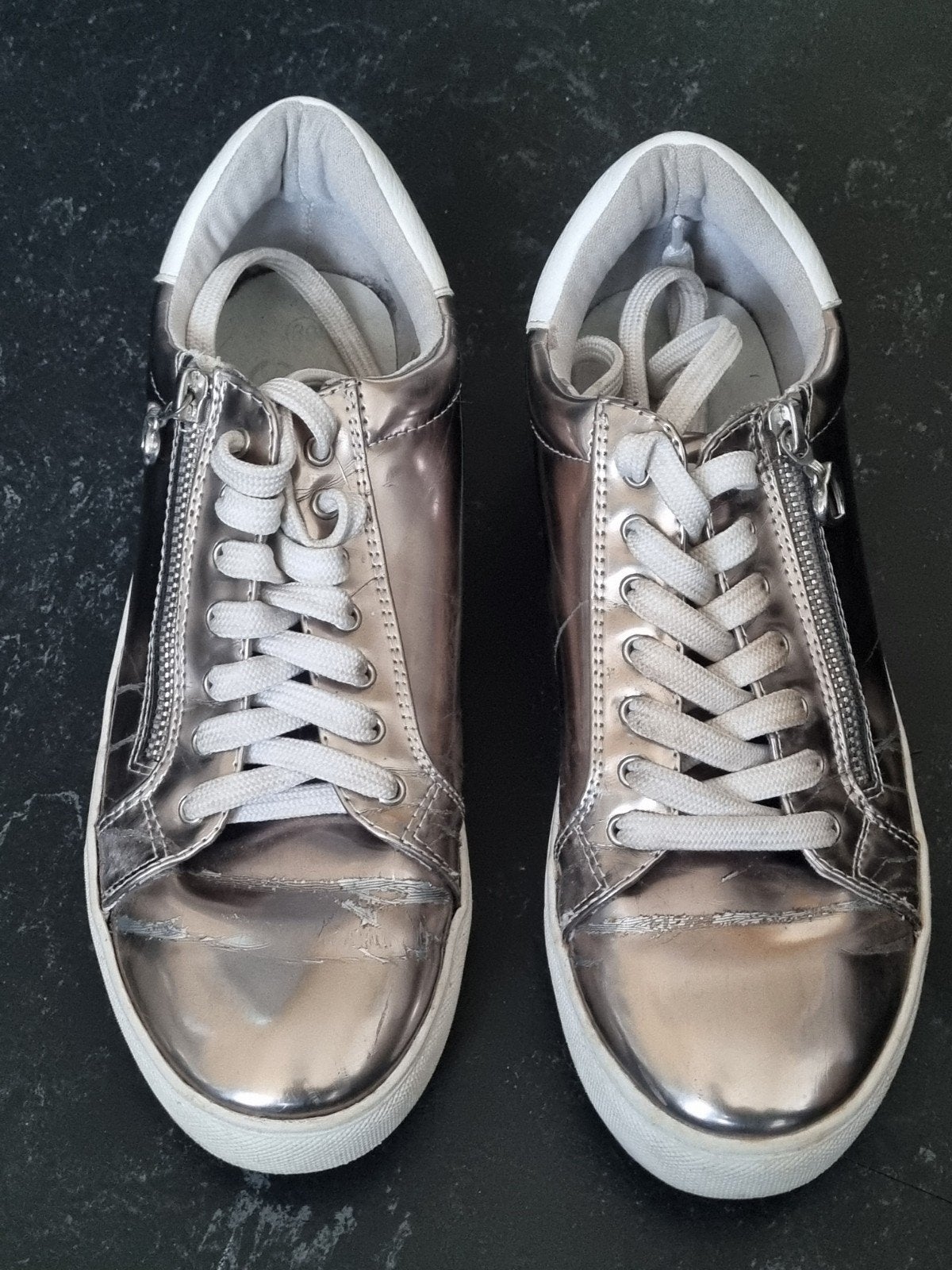 Fabs zilveren sneakers met rits en hartje, maat 39, Fabs, Overige kleuren, Ophalen of Verzenden, Sneakers of Gympen