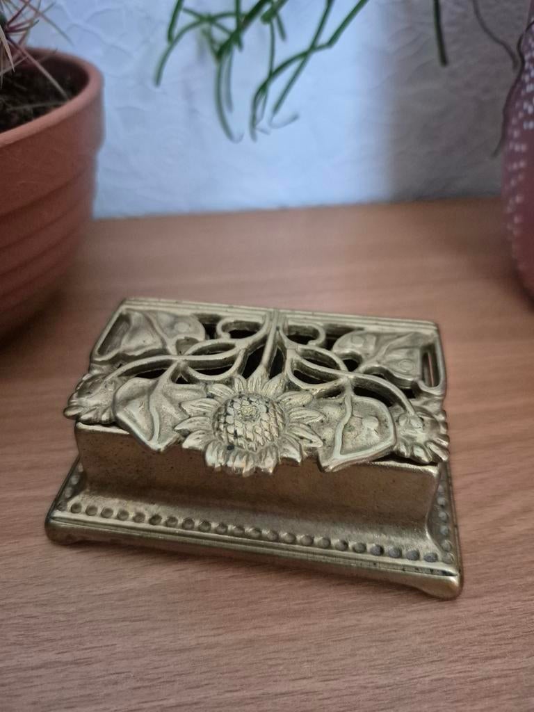 Vintage art nouveau Jugendstil stijl messing postzegeldoosje, Antiek en Kunst, Ophalen of Verzenden, Koper