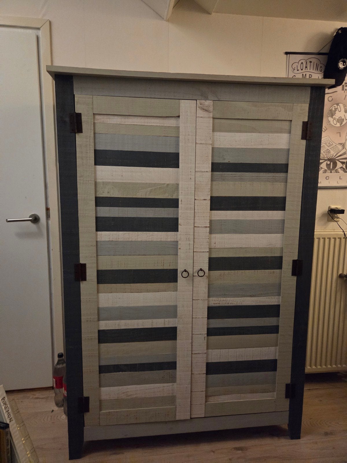grote houten kast - opberg/kledingkast., Ophalen, Gebruikt, Stoer, 100 tot 150 cm