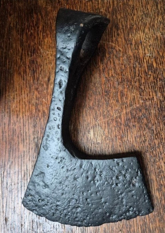 Grote Viking Bijl bodemvondst ijzer  geconserveerd, Verzenden