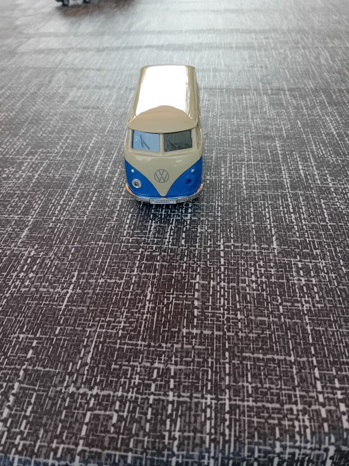 Volkswagen T1 Bus Modelauto - Blauw/Beige (1:28), Overige merken, Auto, 1:32 tot 1:50, Ophalen of Verzenden