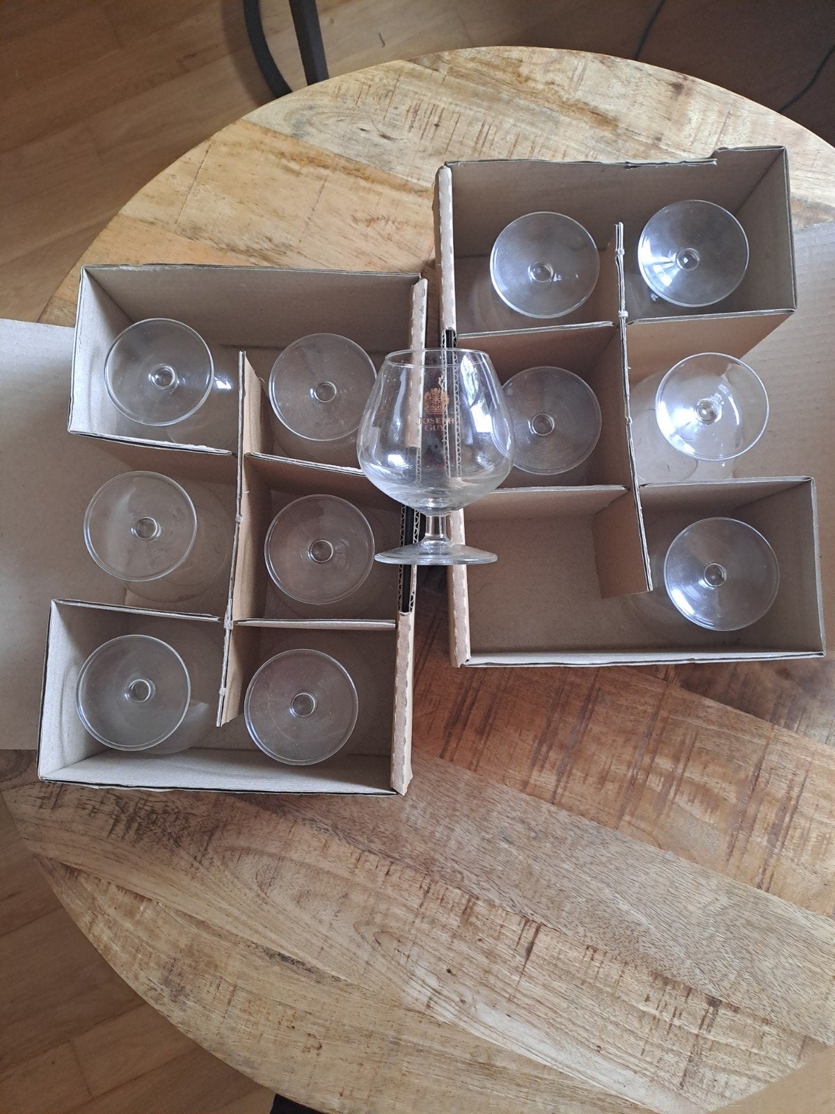 Set van 12 Joseph Guy cognacglazen in originele doos, Ophalen
