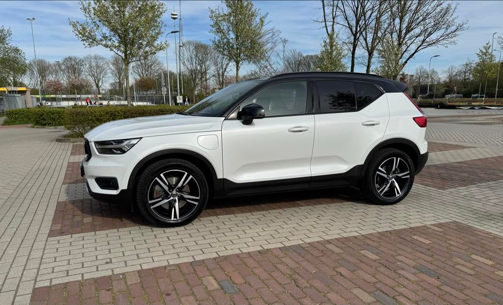 Volvo XC40 T5 Twin Engine 262pk Geartronic 2020 Wit, Auto's, 1800 kg, Zwart, 179 pk, Wit