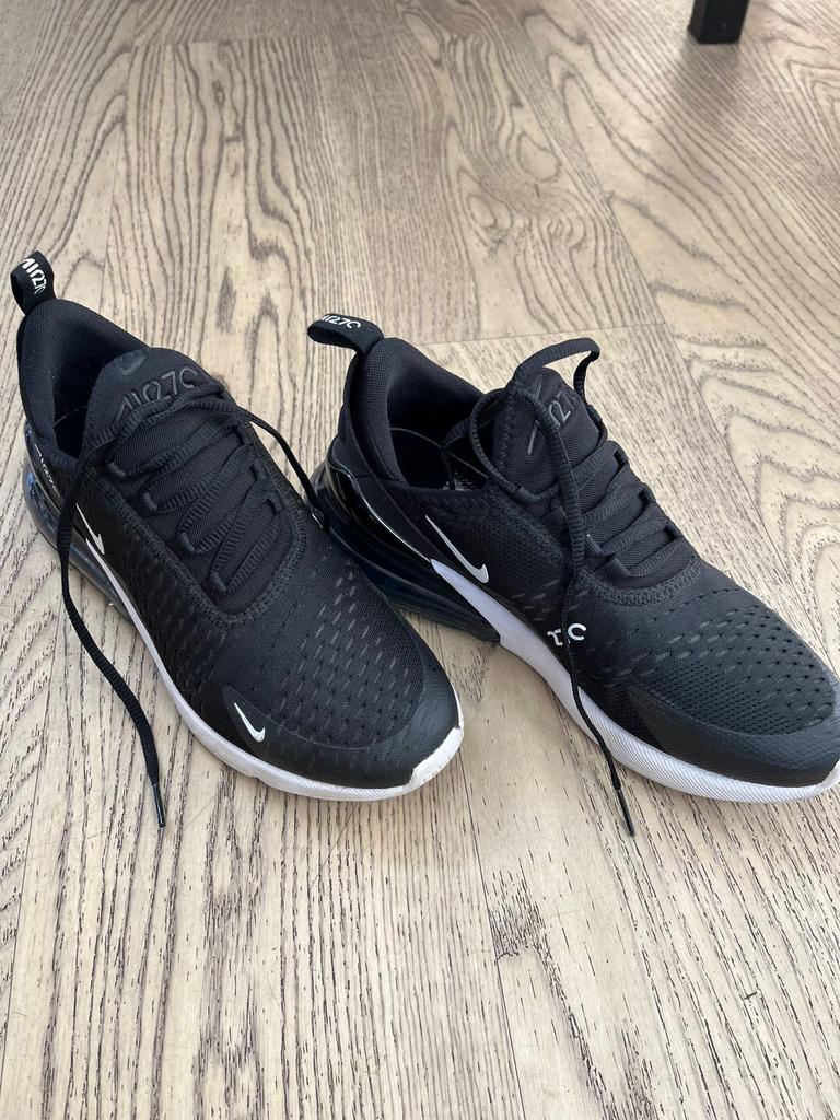 Nike Air Max 270 - Zwarte Sneakers, Kleding | Dames, Ophalen of Verzenden, Gedragen, Zwart, Sneakers of Gympen