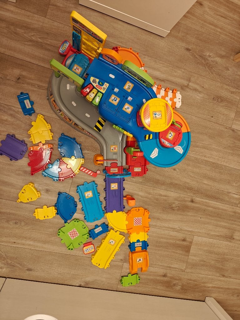 Toettoet auto's met garage en extra wegen, Kinderen en Baby's, Speelgoed | Vtech, Ophalen, Gebruikt, 2 tot 4 jaar