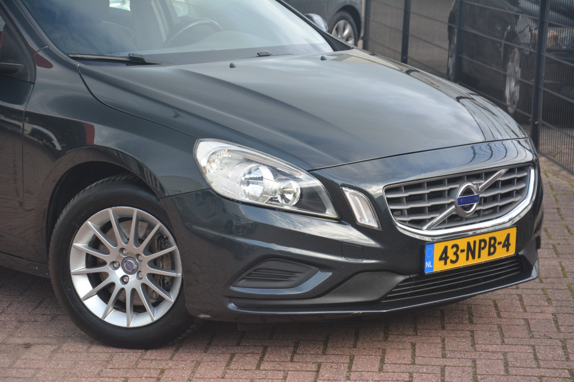 Volvo S60 2.0T Intro Edition | Airco | Navigatie | Cruise-co, Euro 5, Stof, Zwart, 4 cilinders