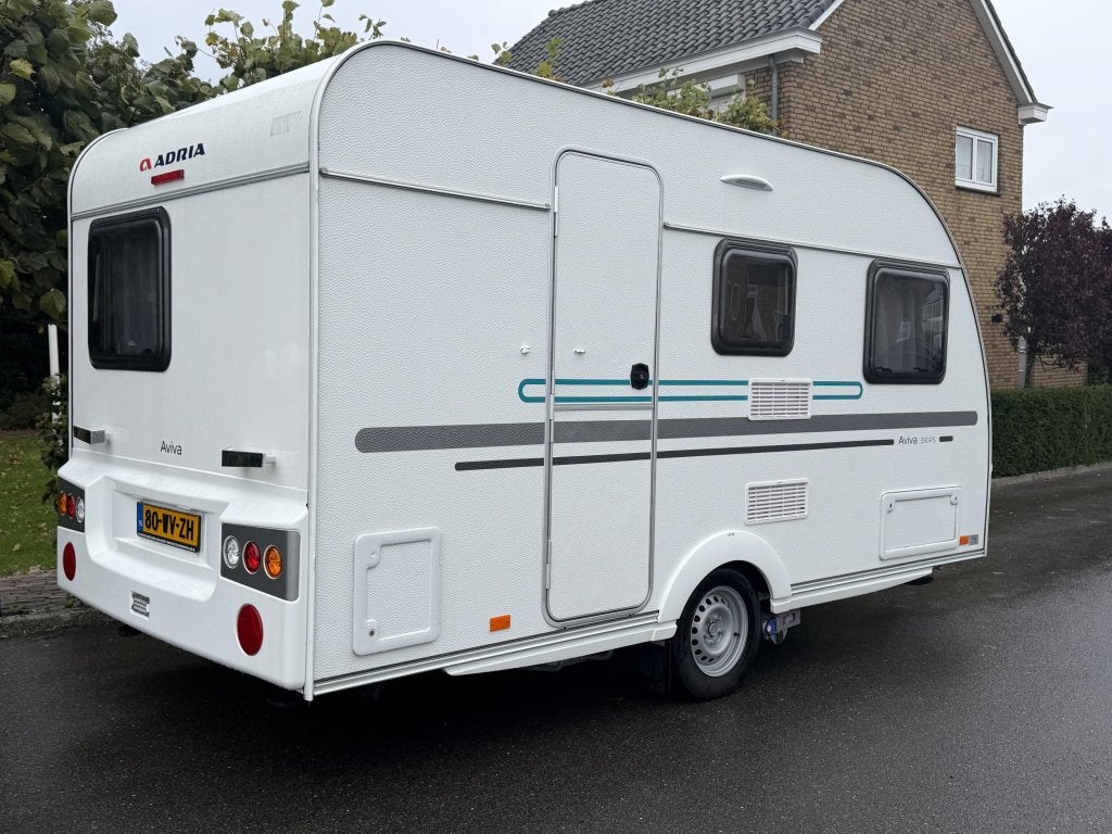 Adria Aviva 390 PS Mover,Airtent,GFK dak, Caravans en Kamperen, Treinzit, Adria, 4 tot 5 meter, Dwarsbed