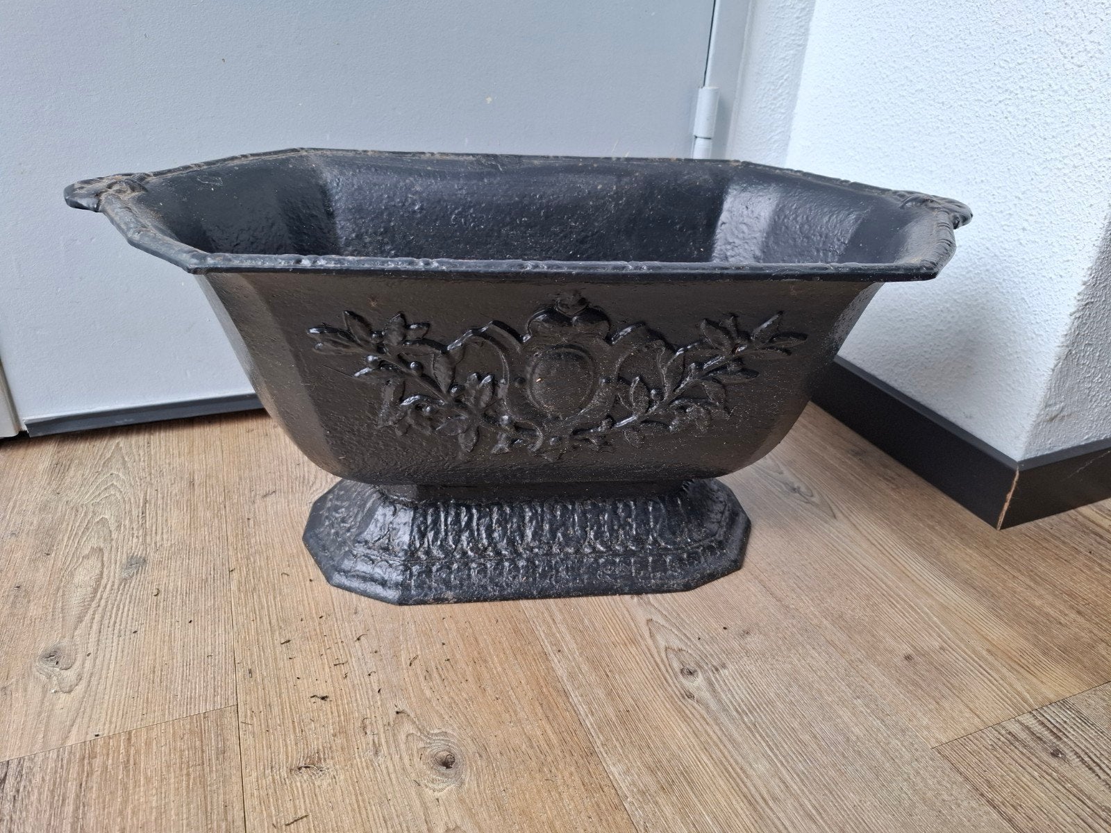 Gietijzeren Kolenbak met Decoratieve Details, Ophalen