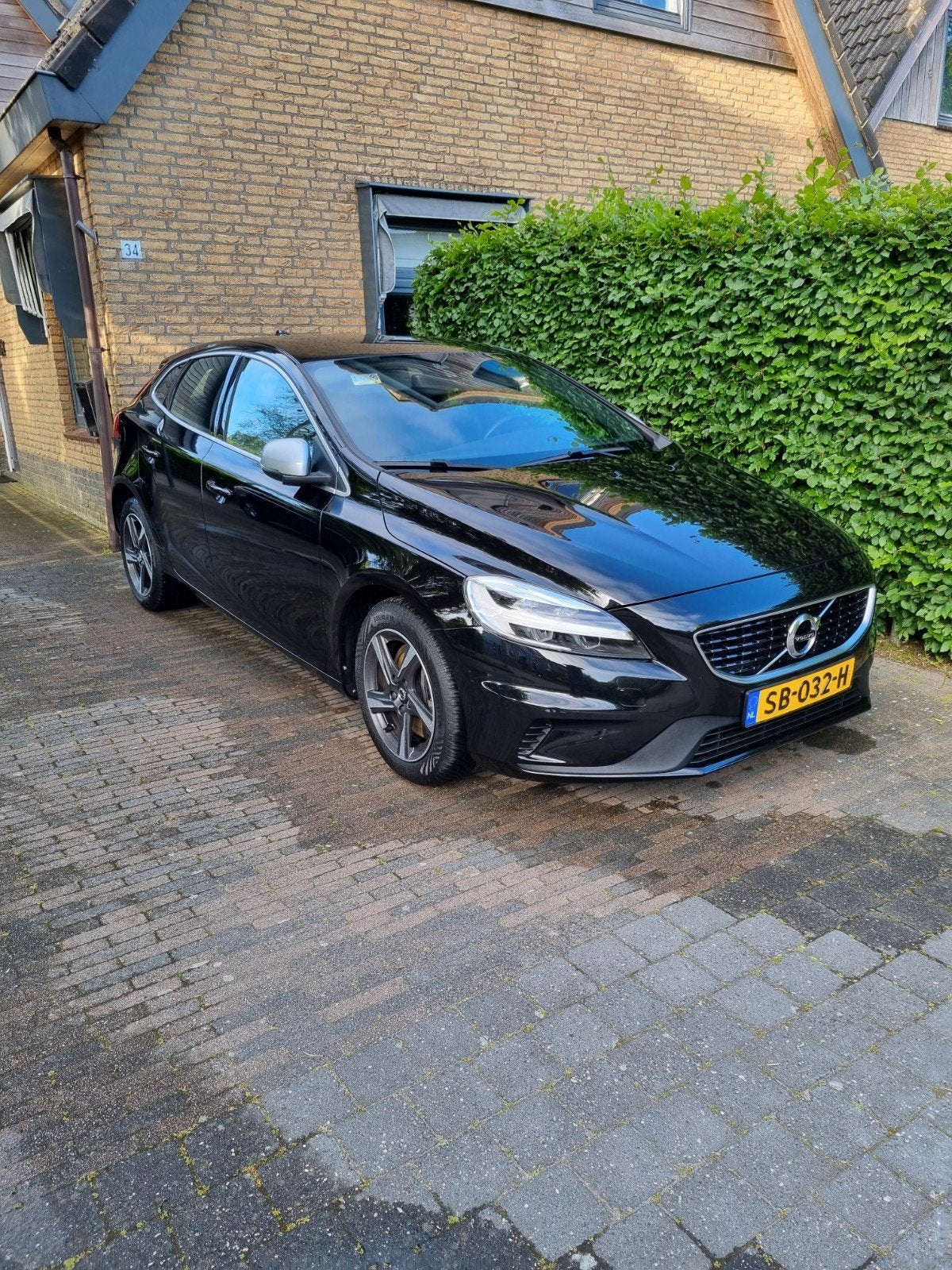 Volvo V40 2.0 D3 150PK 2018 Zwart 211000 km, Voorwielaandrijving, 28 km/l, 4 cilinders, 1337 kg