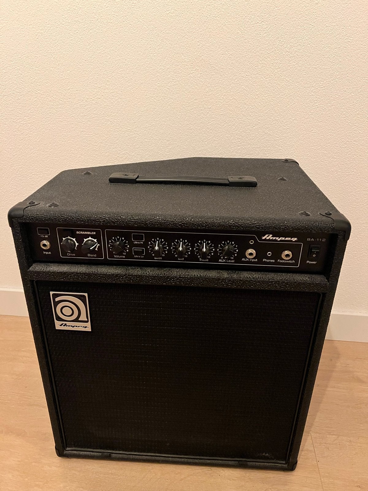 Ampeg BA-112 Basgitaarversterker - Potmeters kraken, Ophalen, Gebruikt, Basgitaar, Minder dan 50 watt