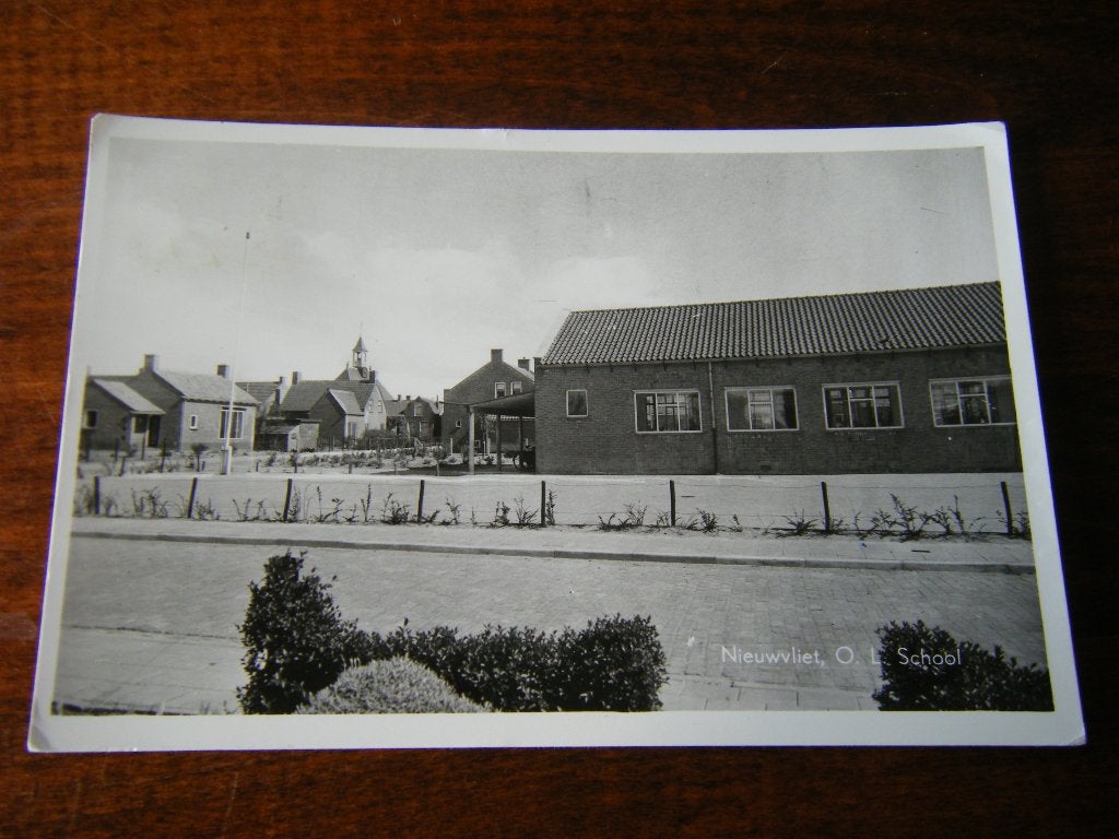 R41 - Nieuwvliet - School - Mooi/Oud, Ophalen of Verzenden, 1940 tot 1960, Zeeland