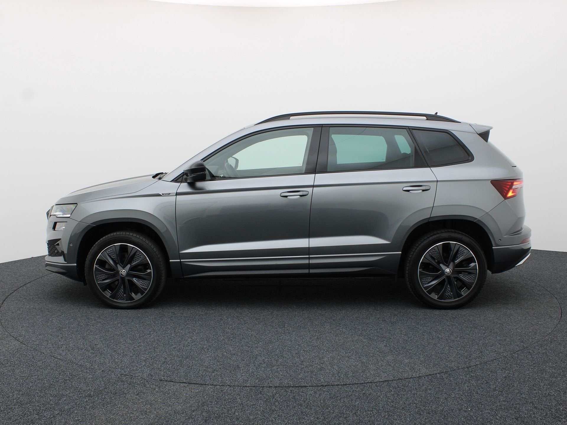 Skoda Karoq 1.5 TSI ACT Sportline Business | 360 Camera | Ca, Auto's, Stof, Karoq, Bedrijf, 1316 kg