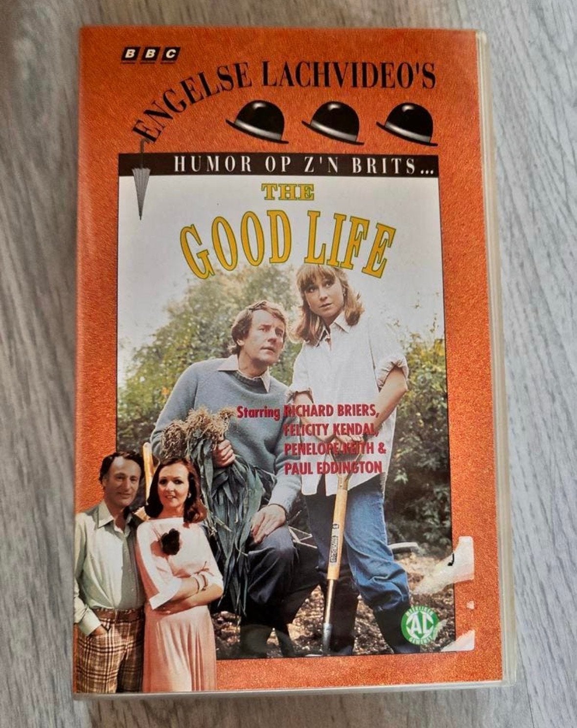 #3 The Good Life VHS-Engelse Lachvideo's-Humor op z'n Brits, Alle leeftijden, Nederlands, Ophalen of Verzenden, Komedie