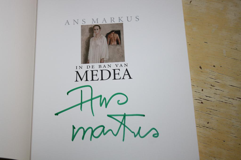 Ans Markus In de ban van Medea gesigneerd, Ophalen of Verzenden, Gelezen