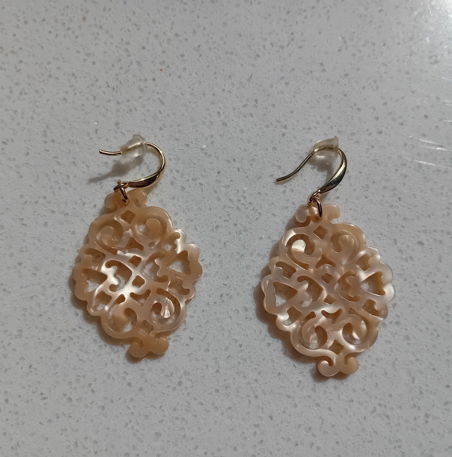 NIEUW __ beige oorhangers van BIBA, Sieraden, Tassen en Uiterlijk, Overige materialen, Hangers, Verzenden, Beige