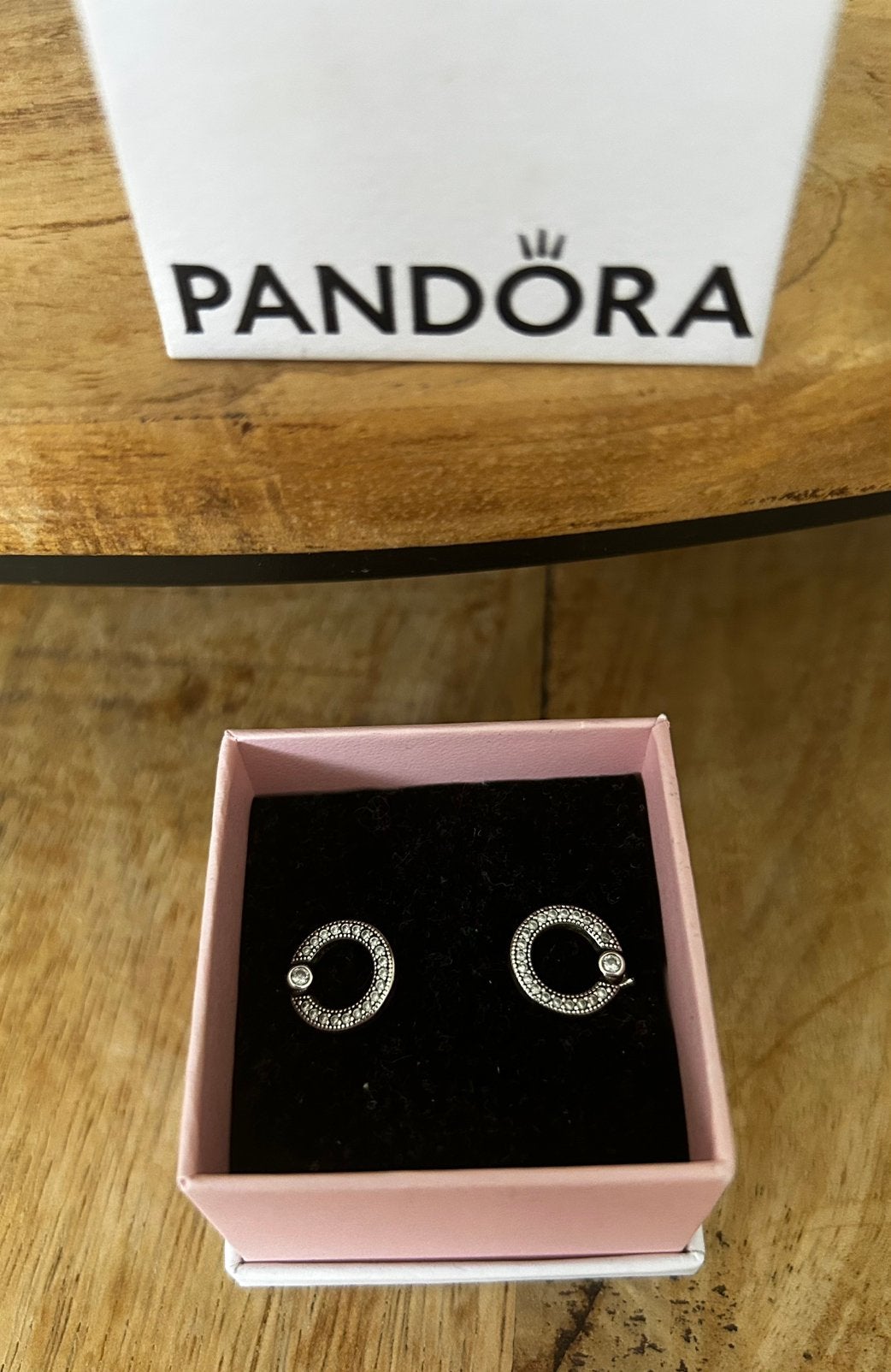 Originele Pandora Pavé oorbellen sterlingzilver - omkeerbaar, Ophalen of Verzenden, Zo goed als nieuw, Knopjes of Stekers, Zilver