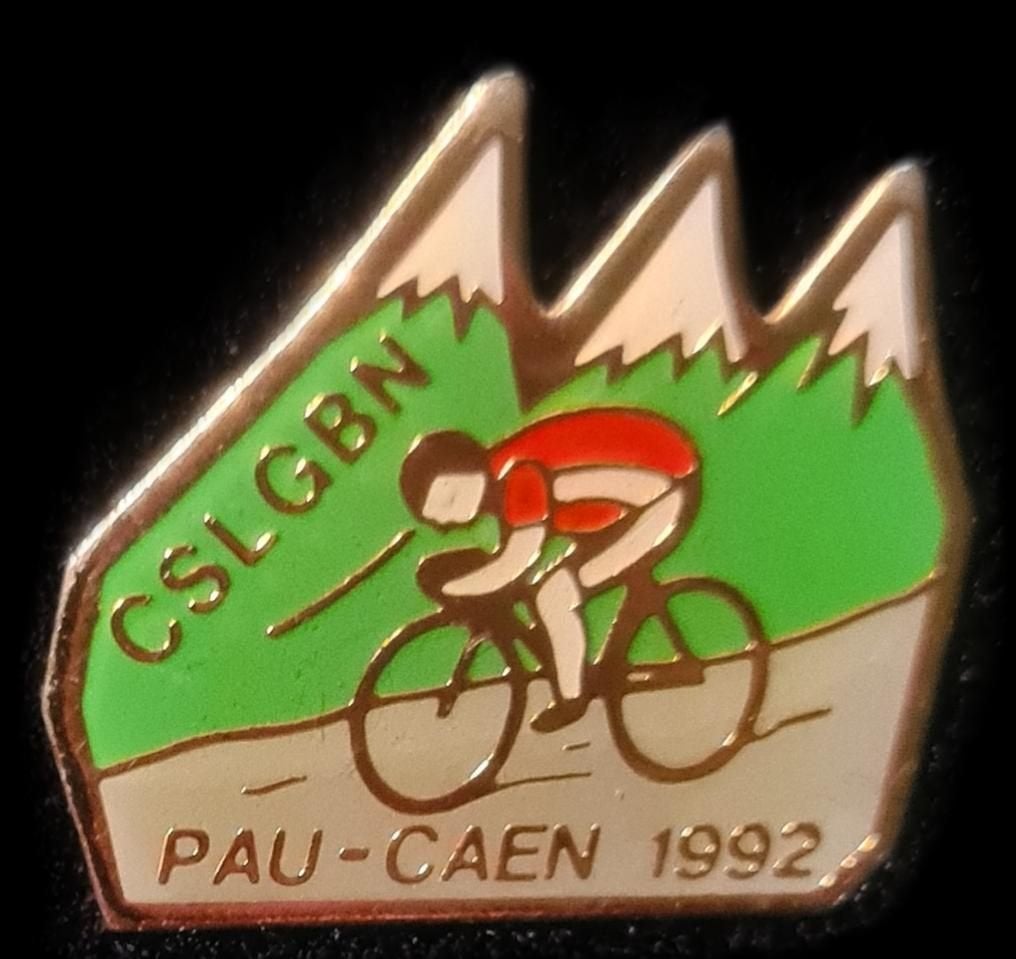 Pau-Caen 1992 wielren pin, Verzamelen, Speldjes, Pins en Buttons, Verzenden, Nieuw, Sport, Speldje of Pin