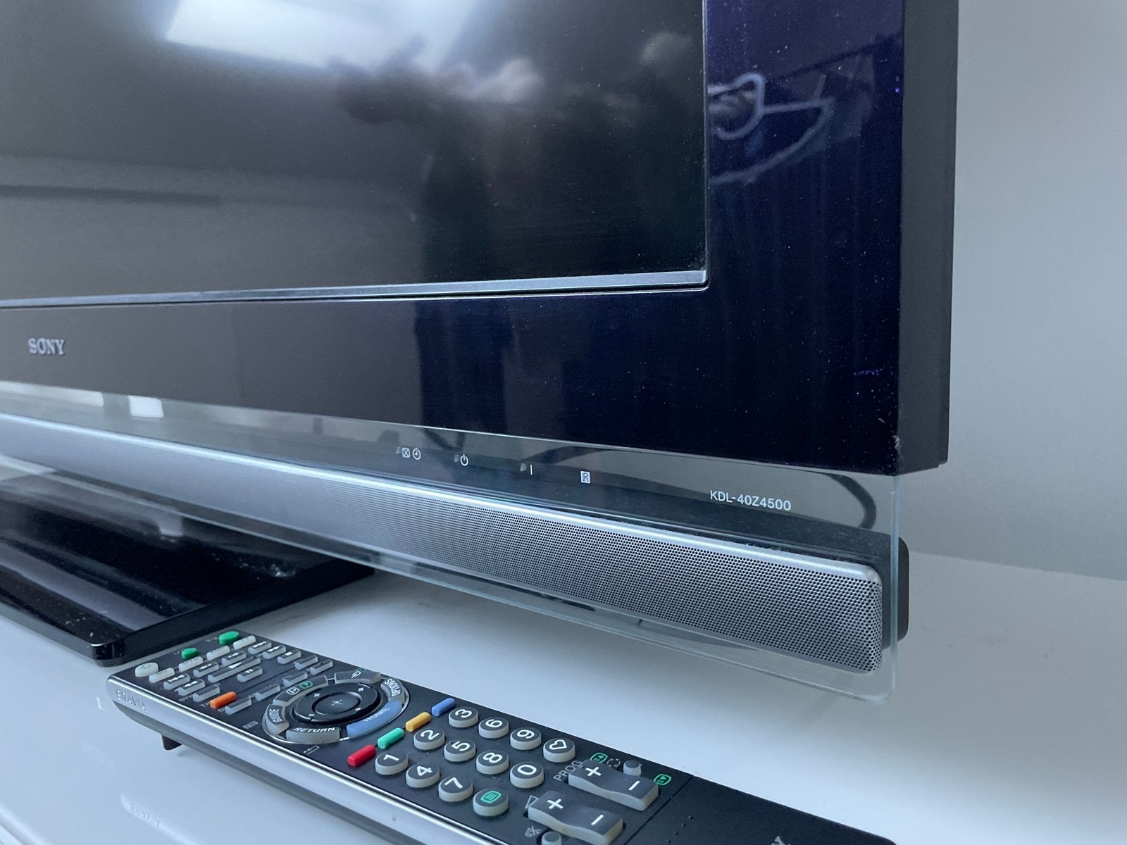 Foto 3 van Sony Bravia KDL-40Z4500 LCD TV met afstandsbediening 100hz