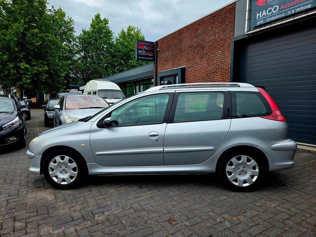 Peugeot 206 SW 1.4-16V Air-line 3, Auto's, Peugeot, Voorwielaandrijving, Zwart, 4 cilinders, Origineel Nederlands