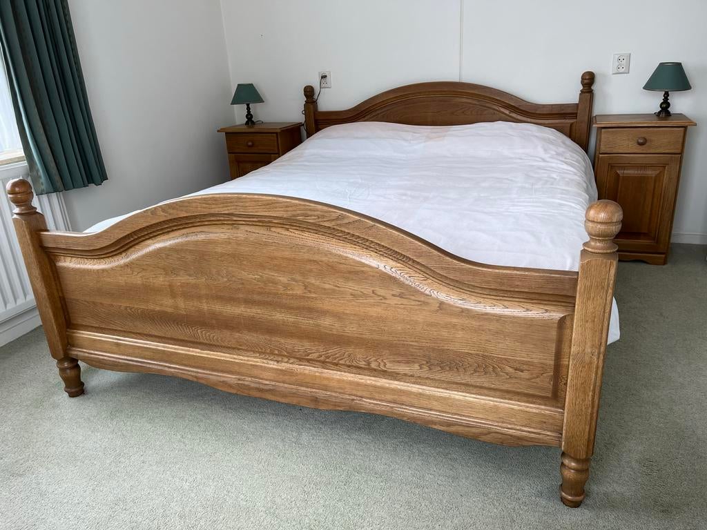 Massief eiken tweepersoonsbed met eiken fineer, Huis en Inrichting, Slaapkamer | Bedden, Ophalen, Bruin, Tweepersoons, 200 cm