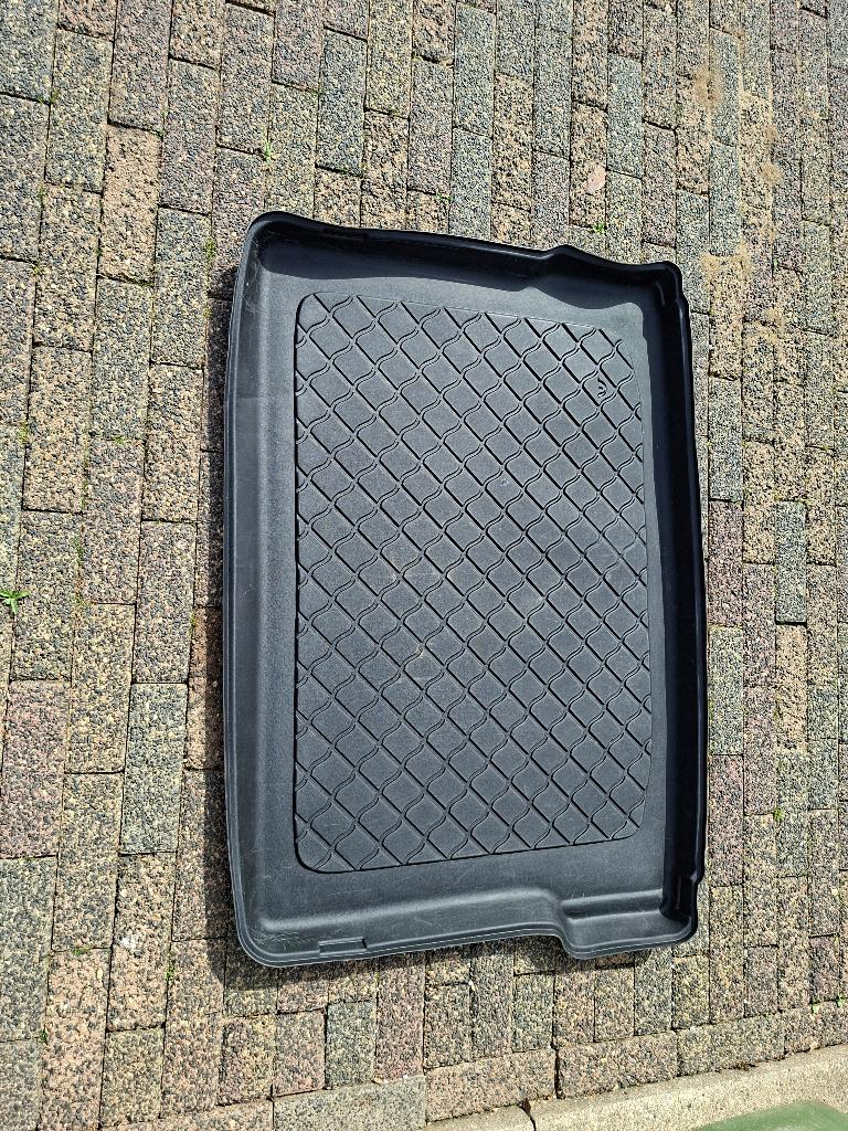 kofferbakmat BMW x2  rubber, Ophalen, Zo goed als nieuw