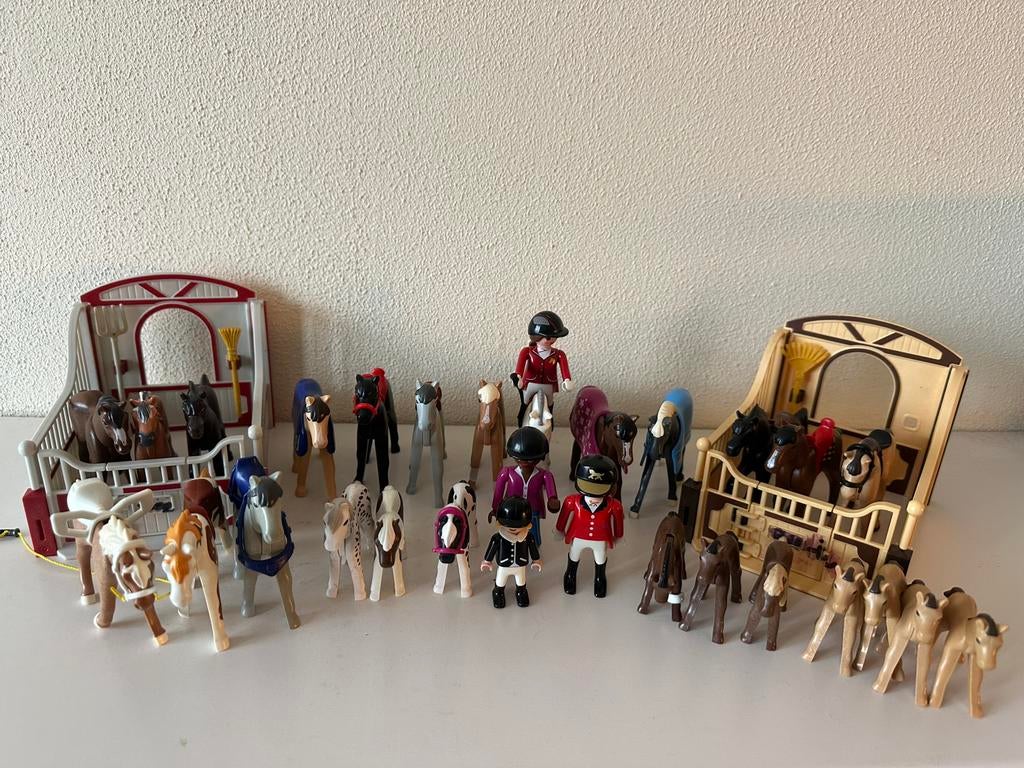 Playmobil 26 paarden, 4 amazones, 3 paarden-boxen en meer, Ophalen, Zo goed als nieuw