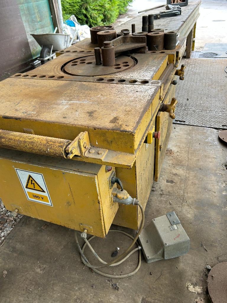Buigmachine betonstaal-cintreuse, Doe-het-zelf en Verbouw, Gereedschap | Overige machines, Ophalen, Gebruikt