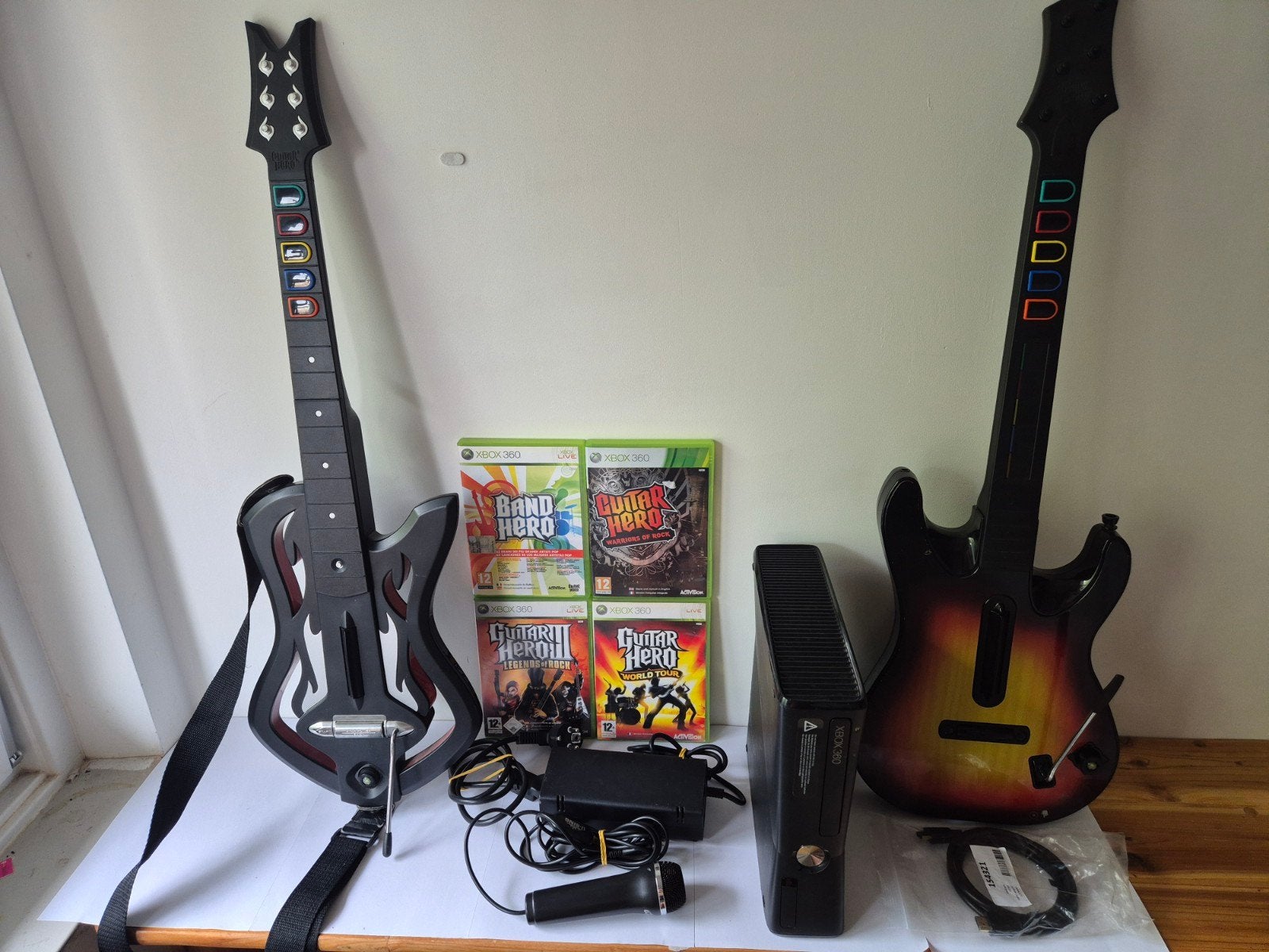 Xbox 360 Guitar Hero complete set – Opgeknapte Gitaren 100%, Muziek, Refurbished, Ophalen of Verzenden, 3 spelers of meer
