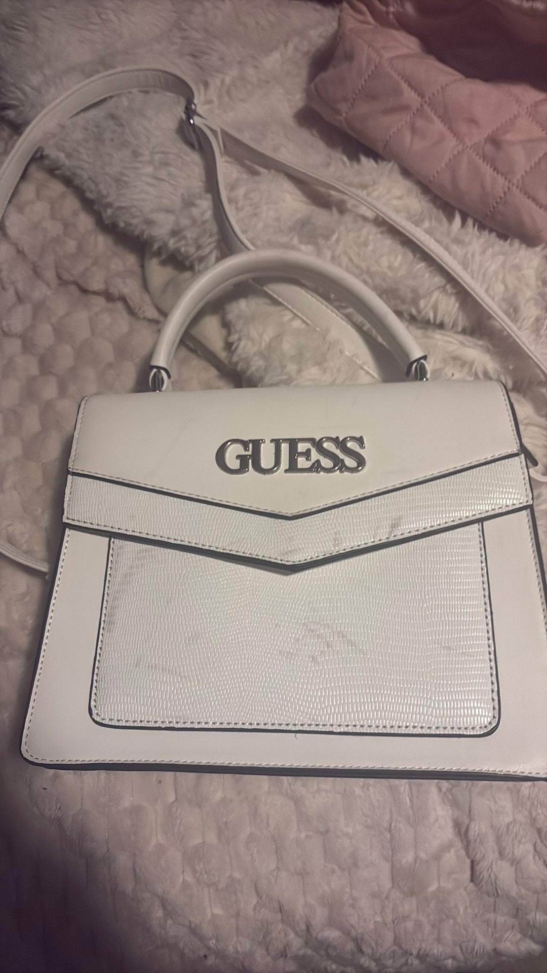 Een guess tass, Sieraden, Tassen en Uiterlijk, Tassen | Damestassen, Ophalen, Zo goed als nieuw, Zwart, Handtas