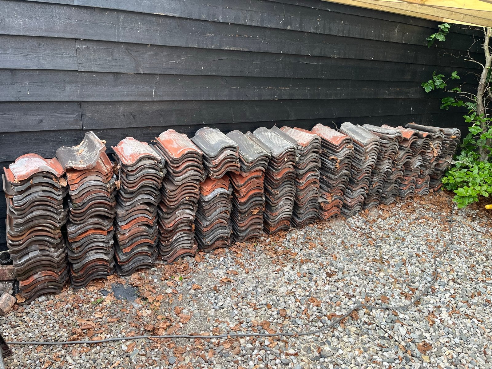 Gebruikte dakpannen - diverse kleuren, Doe-het-zelf en Verbouw, Dakpannen en Dakbedekking, Ophalen, Gebruikt, Steen of Klei, 15 m² of meer
