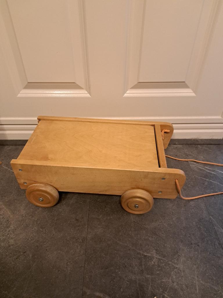 Houten trekkar met bouwblokken, Kinderen en Baby's, Speelgoed | Houten speelgoed, Ophalen of Verzenden, Gebruikt, Duw- of Trekspeelgoed