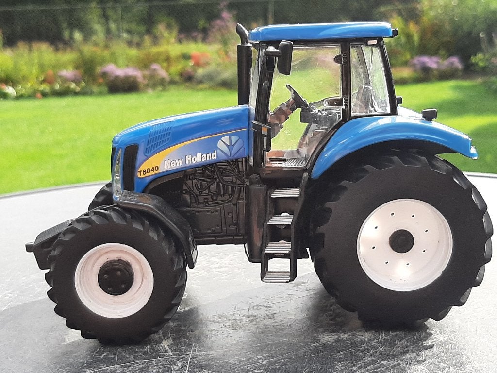 New Holland T8040 Britains, Hobby en Vrije tijd, Ophalen of Verzenden, Zo goed als nieuw, Tractor of Landbouw, Britains