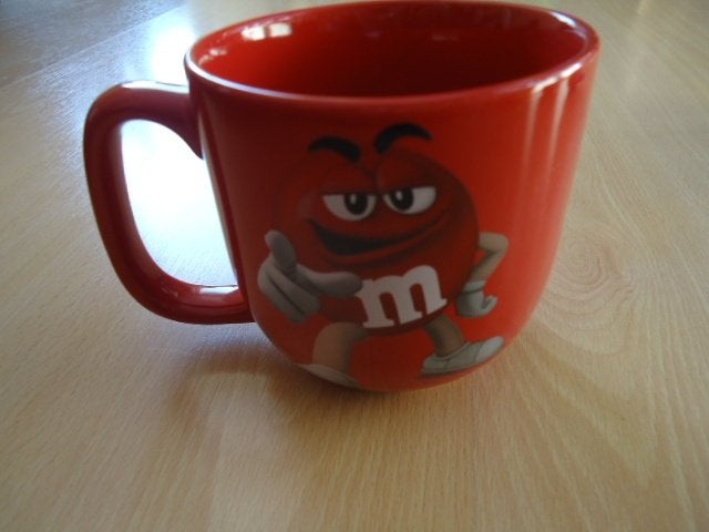 M&M mok rood, BAAS, Ophalen of Verzenden, Zo goed als nieuw, Gebruiksvoorwerp