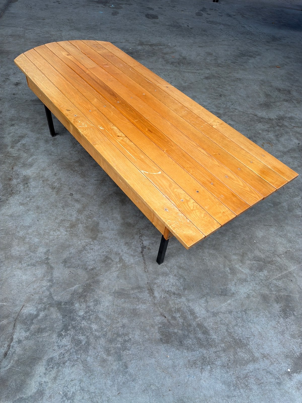 Houten bankje met metalen poten, Ophalen, Gebruikt, 50 tot 100 cm, 150 tot 200 cm