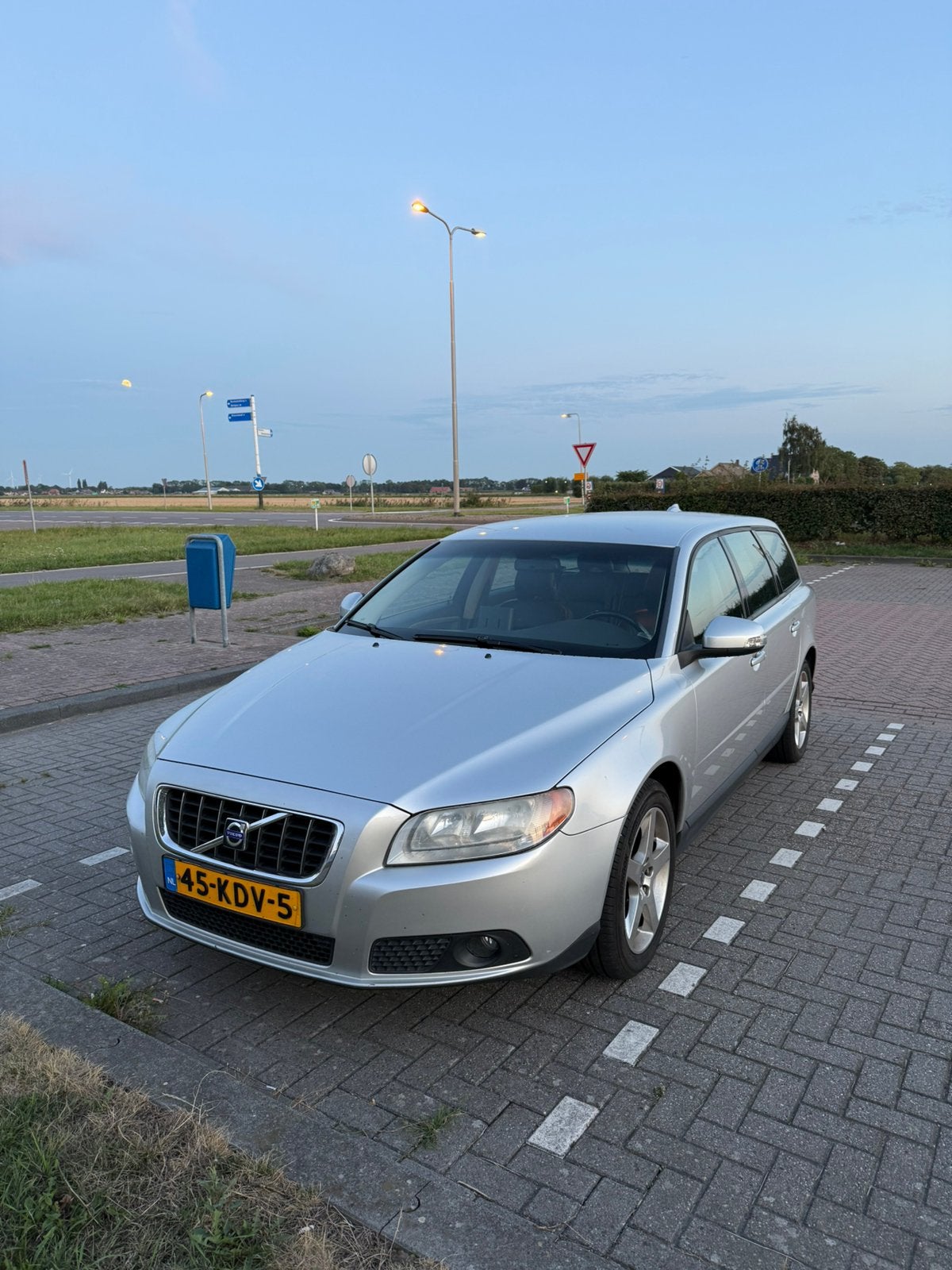 Volvo V70 2.4 D Limited Edition 120KW AUT 2009 Grijs, Auto's, 1800 kg, 163 pk, Stationwagon, Diesel