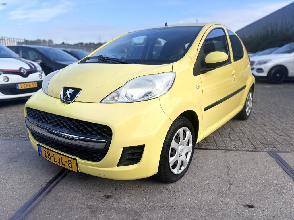 Peugeot 107 1.0-12V XS AIRCO!NWE APK! (bj 2010), Auto's, Gebruikt, 4 stoelen, Elektrische ramen, 68 pk