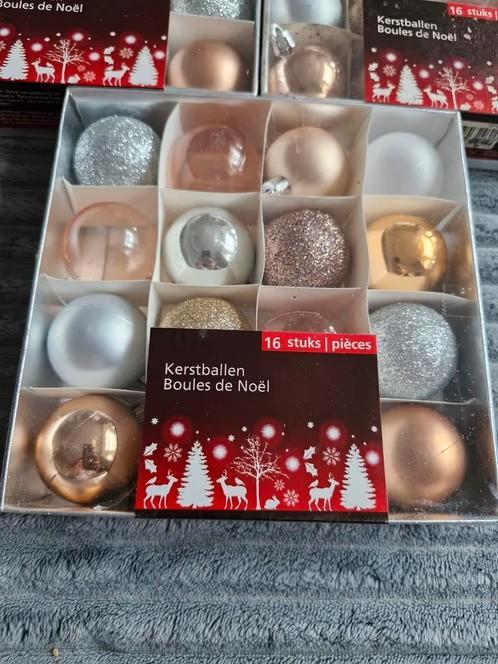 3x 16 kleine kerstballen koper en zilverkleurig h, Diversen, Kerst, Evora, Onbekend, Nieuw, Ophalen of Verzenden