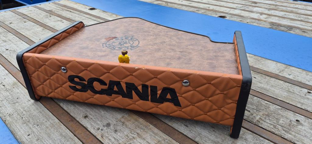 Scania dashbordtafel r serie, Ophalen, Zo goed als nieuw, Hout
