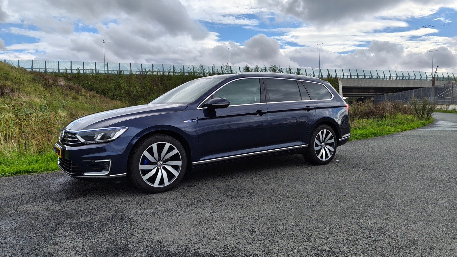 Volkswagen Passat 1.4 TSI 160KW GTE Phev VAR Dsg6 2015, Auto's, Zwart, 156 pk, Navigatiesysteem, Blauw
