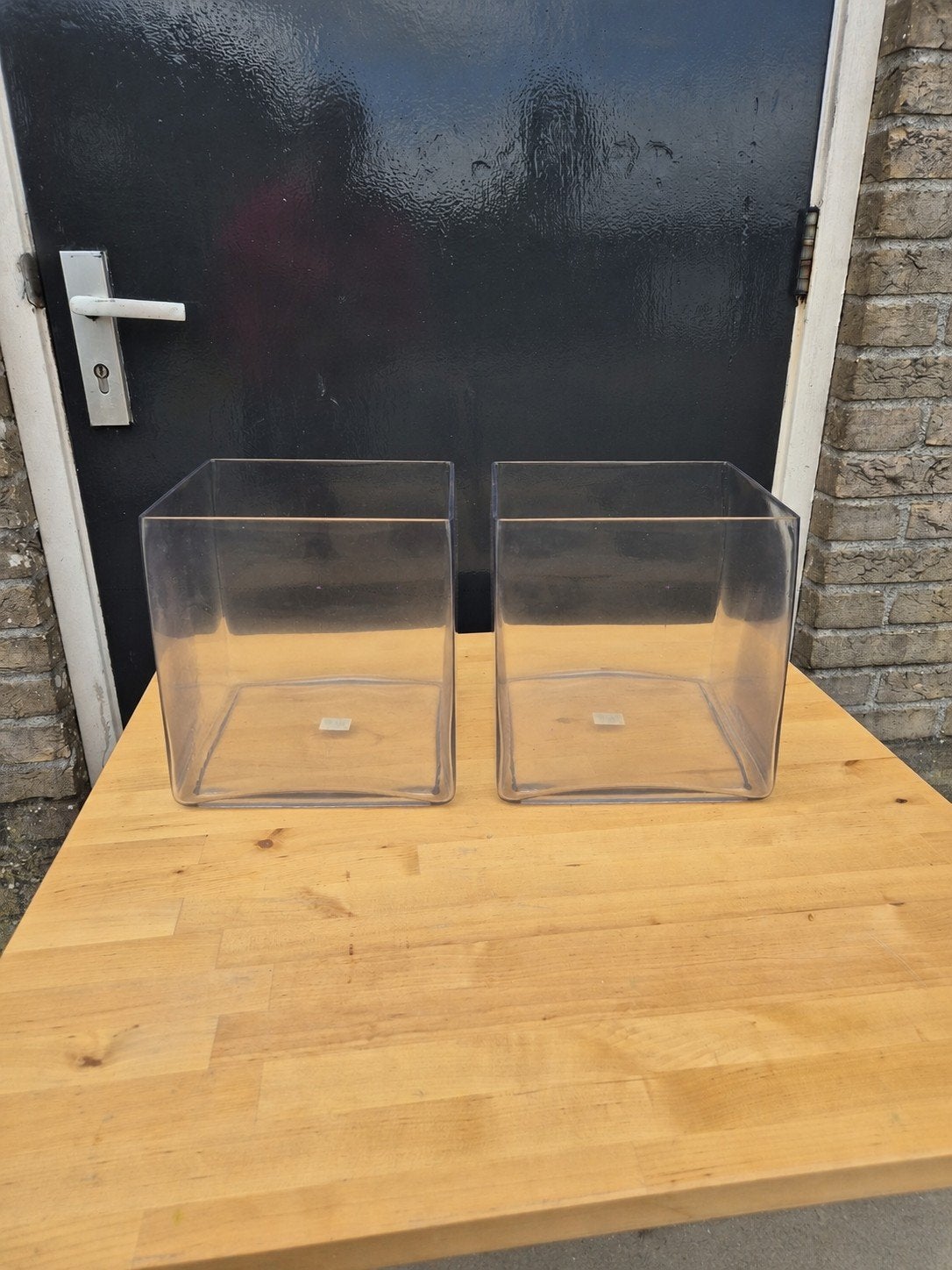 Twee transparante vierkante glazen schaal/vaas, Huis en Inrichting, Ophalen, Zo goed als nieuw, Glas