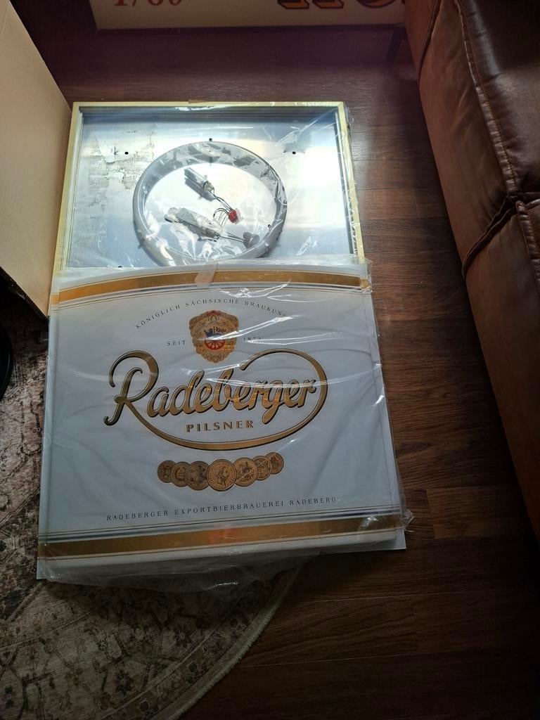 Nieuwe Radeberger Pilsner Lichtbak - In Doos, Verzamelen, Merken en Reclamevoorwerpen, Ophalen of Verzenden, Nieuw, Lichtbak of (neon) lamp