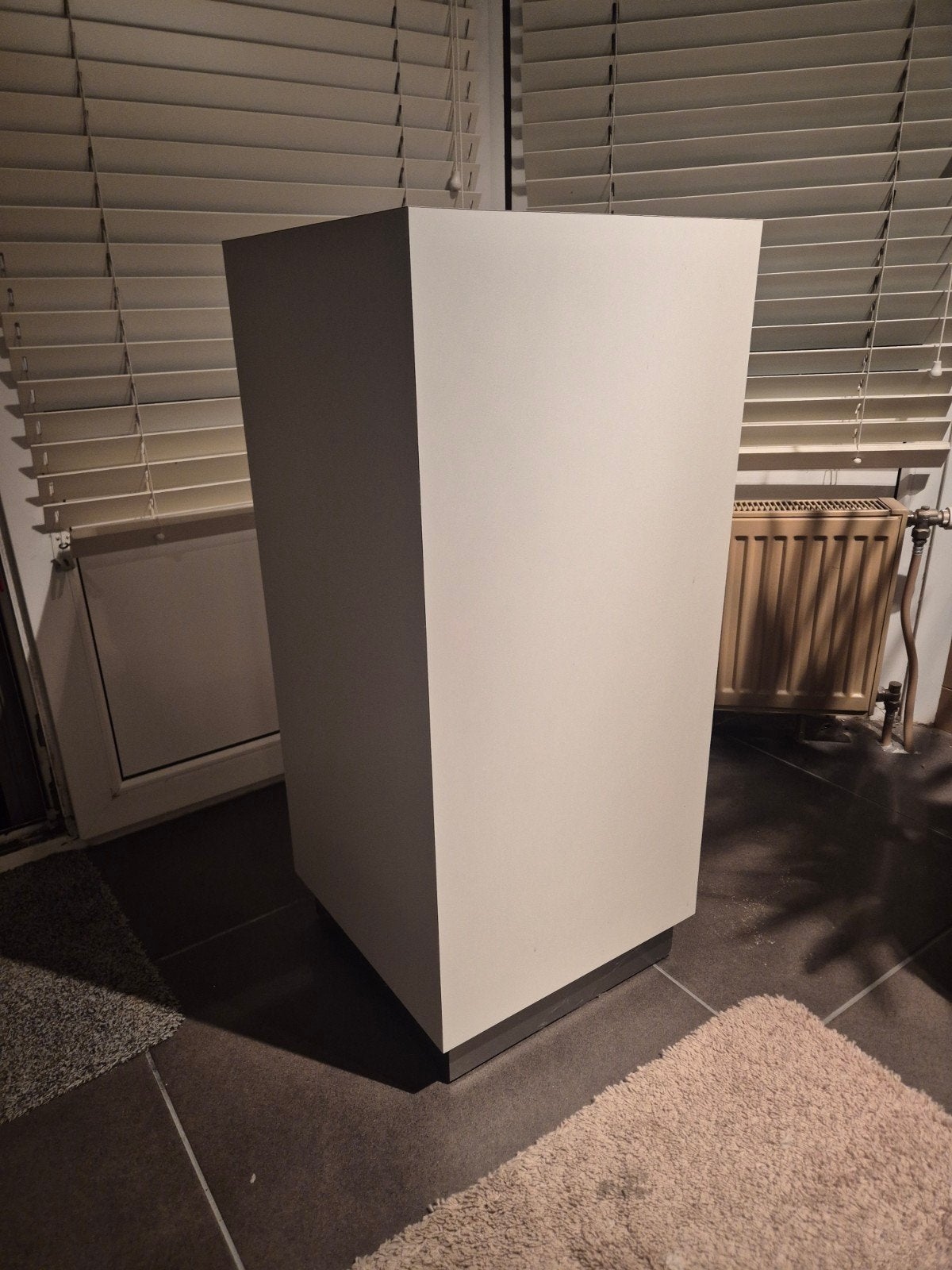 Luxe houten zuil / sokkel wit met zilveren voet (40x40x90,5, Ophalen
