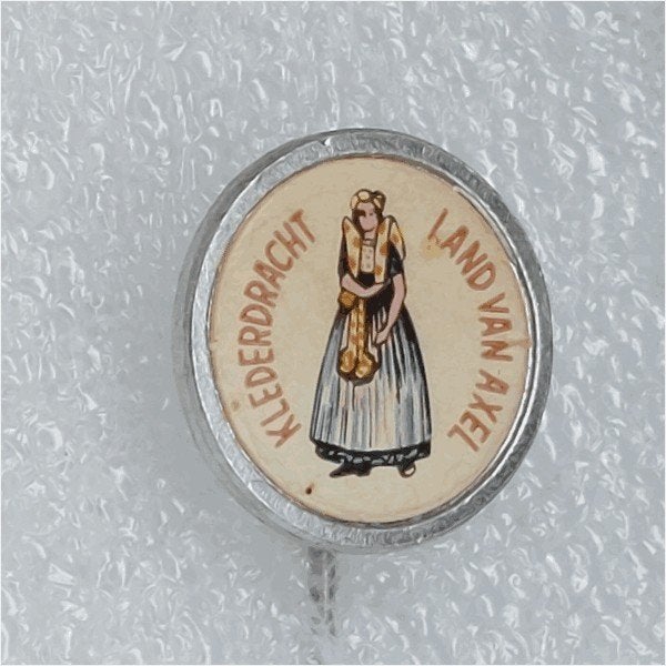 SP1465 Speldje Klederdracht Land van Axel, Verzamelen, Speldjes, Pins en Buttons, Ophalen of Verzenden, Gebruikt, Overige onderwerpen