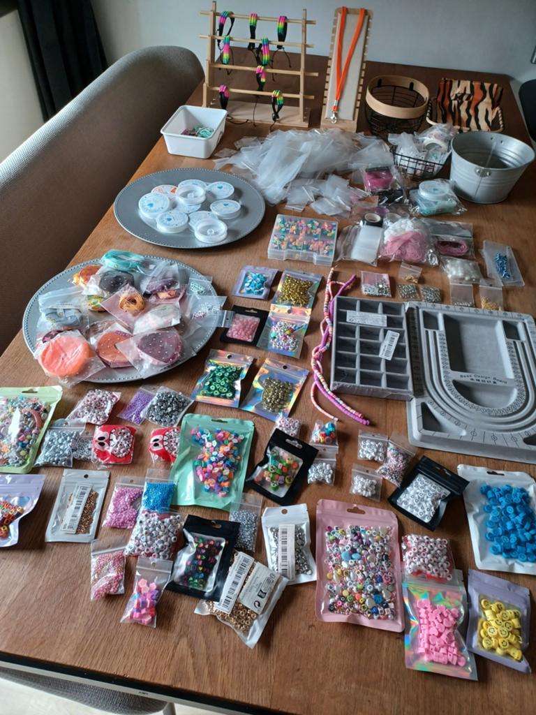 Grote partij kralenspullen inclusief alle displays te zien, Hobby en Vrije tijd, Kralen en Sieraden maken, Ophalen, Kraal