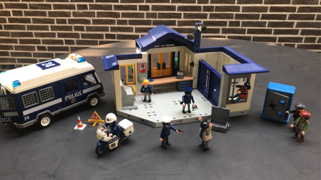 Playmobil politiebureau, vluchtauto, bus, motor, enz, Gebruikt, Complete set, Ophalen of Verzenden, City action