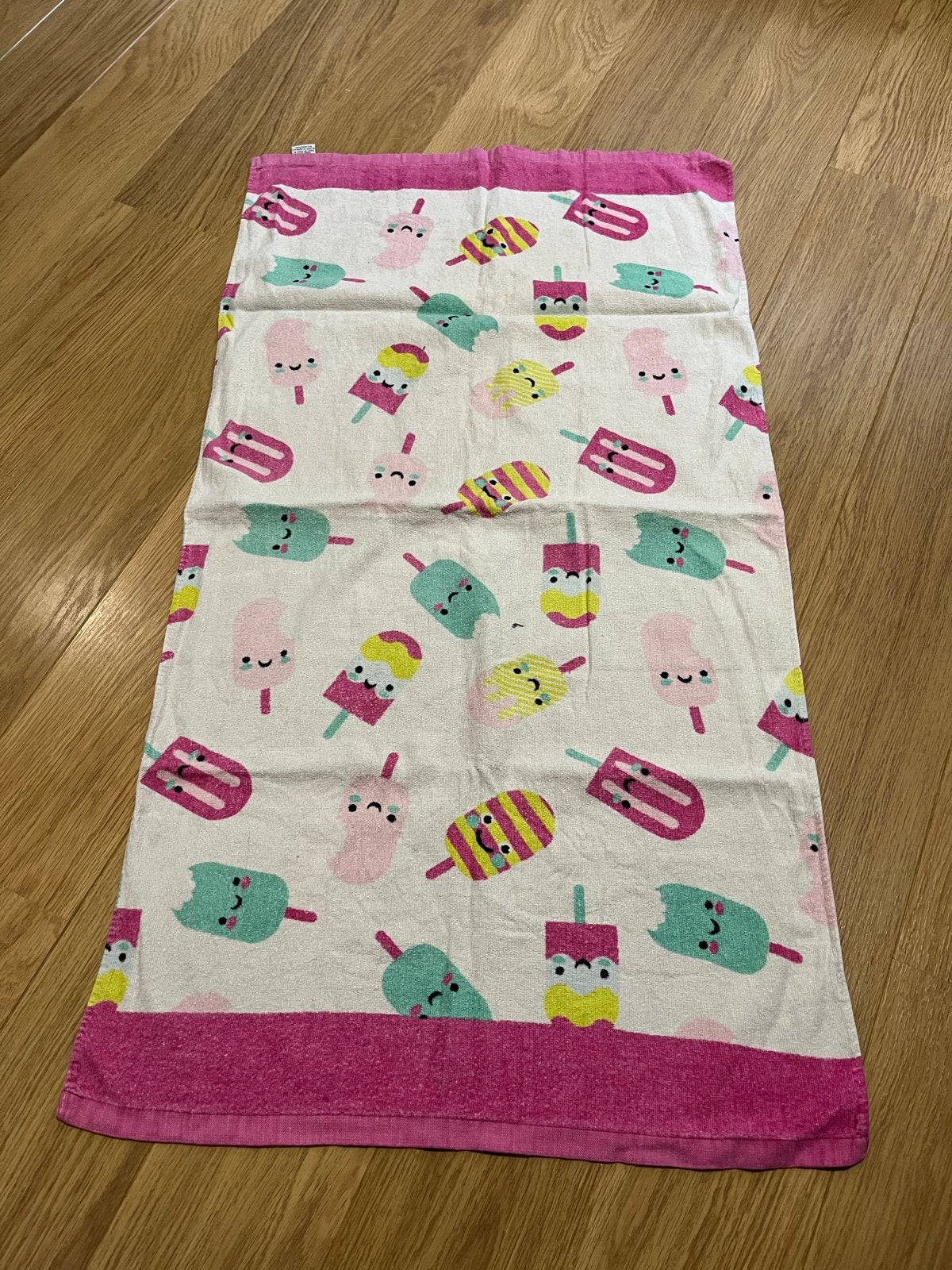 Leuke handdoek met ijsjespatroon, Ophalen of Verzenden, Gebruikt