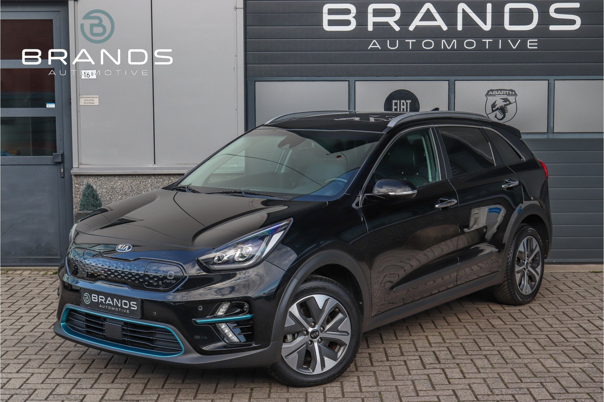 Kia e-Niro DynamicPlusLine 39 kWh 1e eig Pano Camera Garanti, Dealer onderhouden, 136 pk, Gebruikt, Zwart