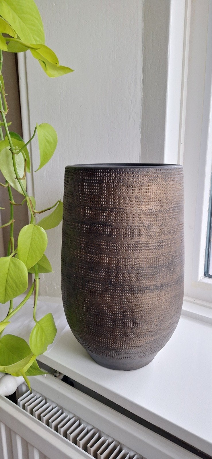 Decoratieve bloempot met textuur - Bruin/Goud, Ophalen, Gebruikt, Bruin, Met patroon/structuur