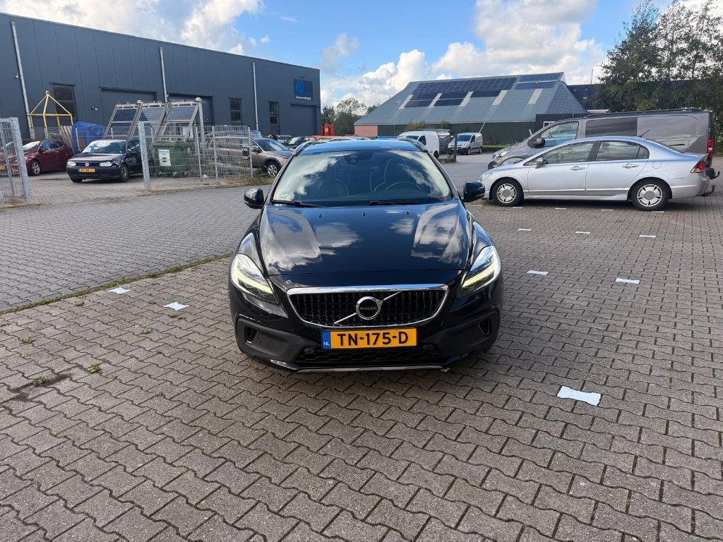 Volvo V40 1.5 T3 Cross Country 2018 Zwart, Auto's, 1498 cc, 4 cilinders, 700 kg, Leder en Stof